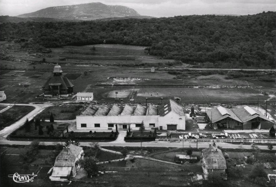 Premiers agrandissements - pavillon ateliers