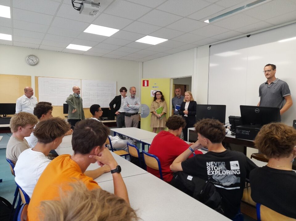 Une députée à la rencontre des élèves de la filière bois